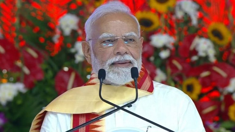 ‘गुजरात की धरती 2 मोहन की, एक सुदर्शन-चक्रधारी और दूसरे चरखाधारी, इनके दिखाए रास्ते पर चल रहा भारत’: Make In India की अपील कर बोले PM मोदी- जो देश में बना, वही उपहार