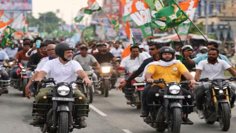 ‘यहाँ आने के ₹500 मिले’…बिहार में वोटर अधिकार यात्रा में शामिल शख्स ने खोली कॉन्ग्रेस की पोल, छपरा में राहुल गाँधी को काले झंडे दिखाकर लगाए गए ‘मोदी जिंदाबाद’ के नारे