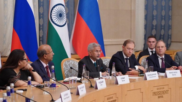 ‘भारत आकर करें व्यापार, मेक इन इंडिया का फायदा उठाएँ’: US टैरिफ विवाद के बीच मजबूत जयशंकर पहुंचे रूस, कहा- भरोसेमंद साझेदारों की जरूरत