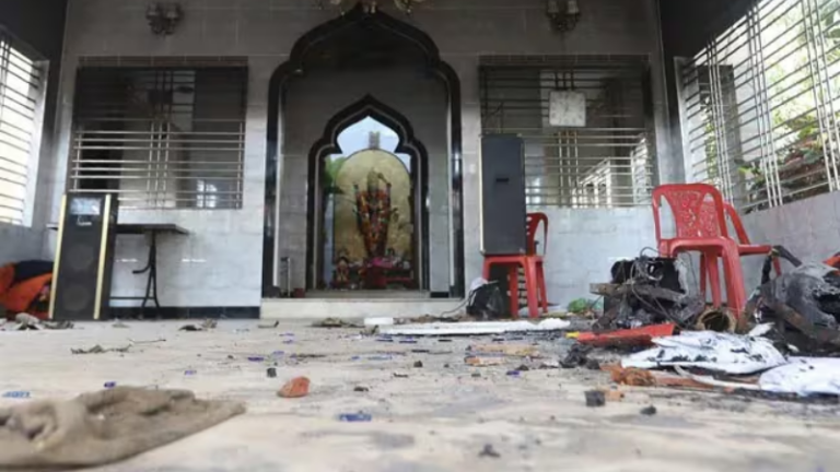 बांग्लादेश में हिंदुओं के खिलाफ हिंसा के 3582 मामले, पाकिस्तान में भी जारी कट्टरपंथियों का कहर…कनाडा और US में मंदिर तोड़े जाने पर मोदी सरकार ने दी जानकारी