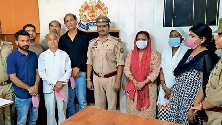 हिन्दुओं को खून पिलाकर-मांस खिलाकर पढ़ाते थे बाइबल, कहते थे अब तुम बन गए ईसाई: आगरा में सैकड़ों धर्मांतरण की दिल दहलाने वाली कहानी