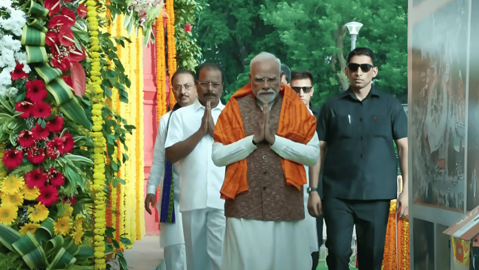 त्रिपुरा के त्रिपुरसुंदरी मंदिर में पीएम मोदी