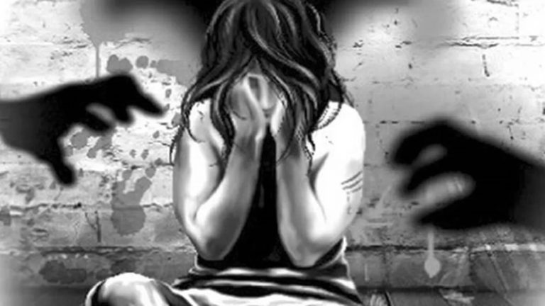 अब किया 20 साल की सिख लड़की का बलात्कार, पहले बुजुर्गों की पगड़ी गिरा-गिराकर लगाई थी मार: UK में नस्लीय हमले जारी, संसद में हुई कड़ी निंदा