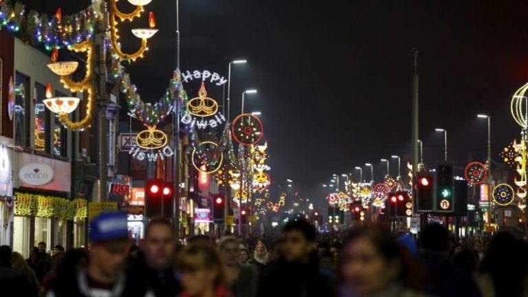 UK में इस्लामी कट्टरपंथियों के गढ़ बने लीसेस्टर में इस बार दीवाली पर नहीं होगी आतिशबाजी, 2022 के दंगों का प्रशासन ने दिया हवाला: भारतीय मूल की MP ने किया फैसले का विरोध