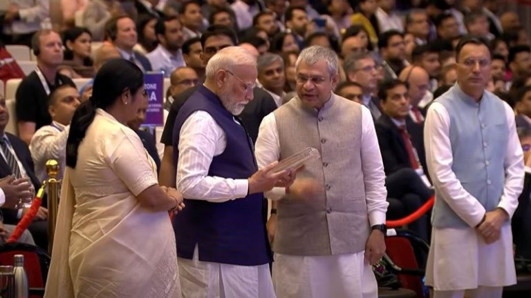 ‘भारत की चिप से बदलेगी दुनिया की तस्वीर’: सेमीकॉन इंडिया 2025 के उद्घाटन पर बोले PM मोदी, सेमीकंडक्टर के 1 ट्रिलियन डॉलर के वैश्विक बाजार में होगा अहम हिस्सा