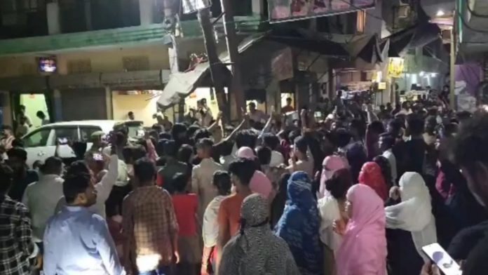 उन्नाव में कट्टरपंथियों का हंगामा