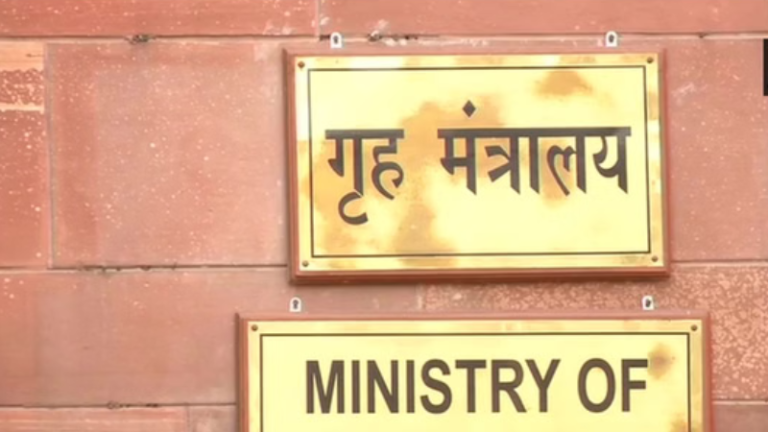 जम्मू-कश्मीर में बाहरी लोगों को दिए गए हथियारों के लाइसेंस, राजस्थान में खुला J&K का ₹100 करोड़ का ‘गन लाइसेंस घोटाला’: निशाने पर 8 IAS अधिकारी, जानें क्या है पूरा मामला?