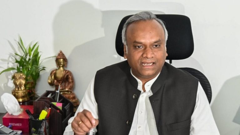 कॉन्ग्रेस अध्यक्ष के बेटे प्रियांक खरगे ने गुजरात और असम के लोगों के खिलाफ की नस्लवादी टिप्पणी, कहा- इन राज्यों में नहीं है कोई ‘प्रतिभा’ और ‘इकोसिस्टम’