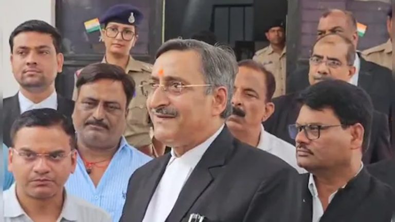 ‘अंबेडकर अंग्रेजों के एजेंट थे’: MP हाई कोर्ट के वकील अनिल मिश्रा की टिप्पणी पर बवाल, राष्ट्रद्रोह समेत कई धाराओं में FIR; खुद गिरफ्तारी देने पहुँचे SP ऑफिस