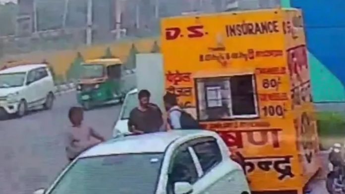 लाल किला ब्लास्ट विदेशी हैंडलर आतंकी उमर मोहम्मद दिल्ली रेकी
