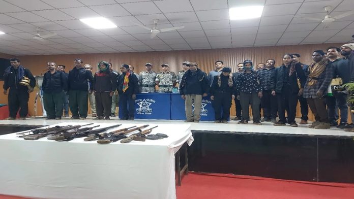 महाराष्ट्र गोंदिया नक्सली आत्मसमर्पण