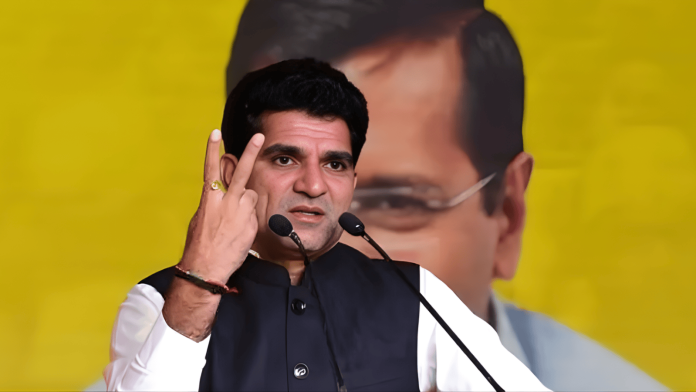 AAP के गुजरात प्रमुख इसुदान गढ़वी (फोटो: आज तक)