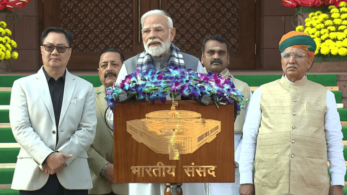संसद के बाहर PM मोदी का संबोधन