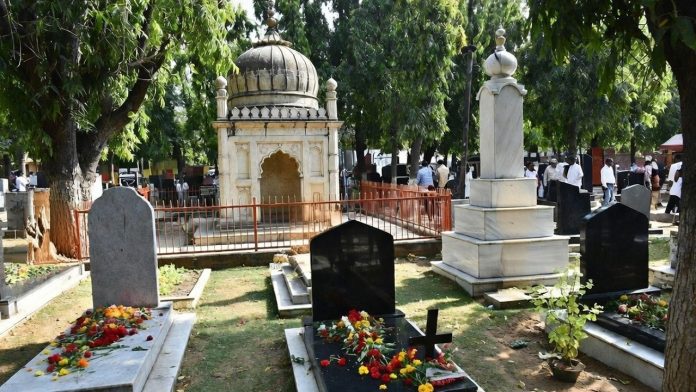 संभल की विवादित शाही जामा मस्जिद के पास कब्रिस्तान की जमीन पर मिले 22 अवैध कब्जे