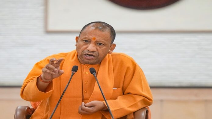 सीएम योगी वाराणसी मणिकर्णिका