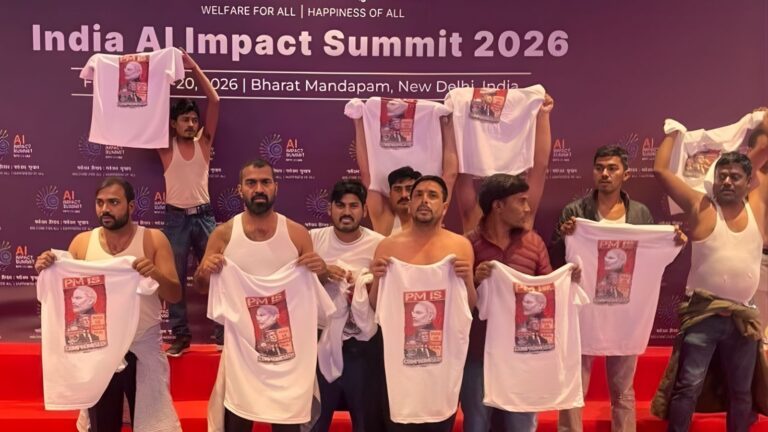 ‘मुद्दाहीन नंगपन का प्रदर्शन’: AI समिट में शर्टलेस प्रदर्शन पर यूथ कॉन्ग्रेस के कार्यकर्ताओं को लोगों ने पीटा, नेताओं से लेकर नेटिजन्स ने जमकर लगाई क्लास