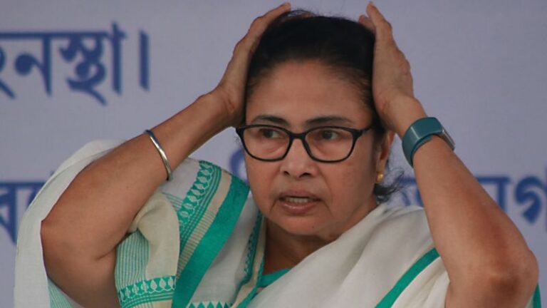बांग्लादेश चुनाव में ‘सब चंगा’ लेकिन ECI ‘तुगलकी आयोग’: ममता बनर्जी की ‘खास’ वोट बैंक को साधने की रणनीति
