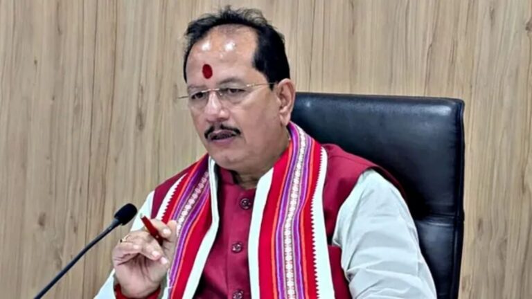 जनता दरबार में ही निलंबन, ‘नो वर्क नो पे’ और जाँच की धमकी से काम पर लौटते CO: बिहार में जमीन विवादों की जड़ों पर प्रहार करते विजय सिन्हा, भ्रष्टाचार पर लग रही लगाम
