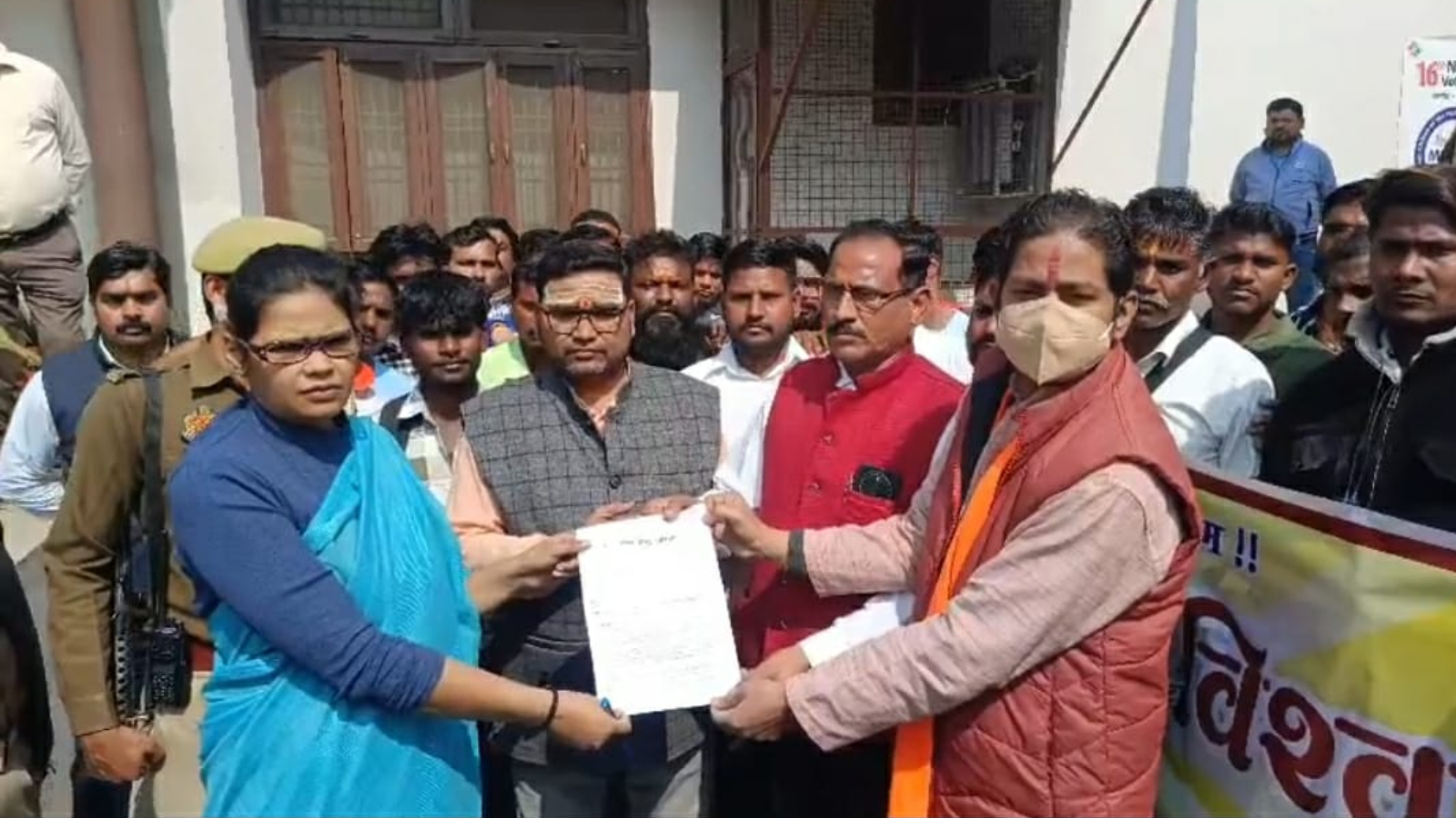 गैर-हिंदू' दुकानदारों को मंदिर परिसर में नहीं दी जाएगी दुकान: खेरेश्वर धाम  मंदिर कमेटी का फैसला | Muslim dukandaar ko parisar mein nahi denge dukaan  ki jagah: Khereshwar Dham ...