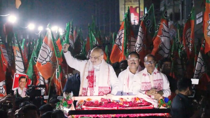गृहमंत्री अमित शाह के गुवाहाटी में रोड शो में उमड़ी भारी भीड़