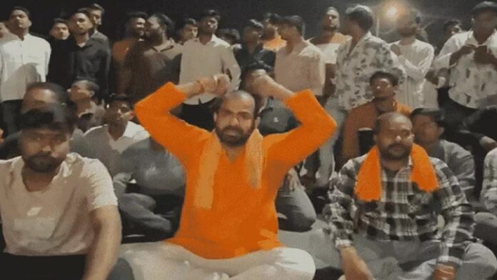 भोपाल में काली मंदिर के सामने बोरे में मिला गोवंश का अवशेष