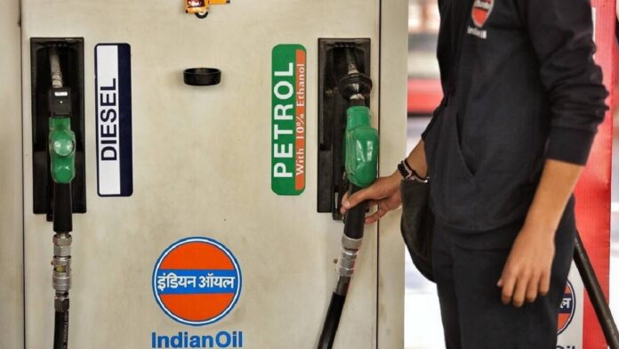 पेट्रोल-डीजल से हटी ₹10 प्रति लीटर की एक्साइज ड्यूटी
