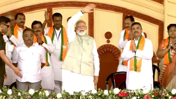 कोलकाता में रैली के दौरान PM मोदी