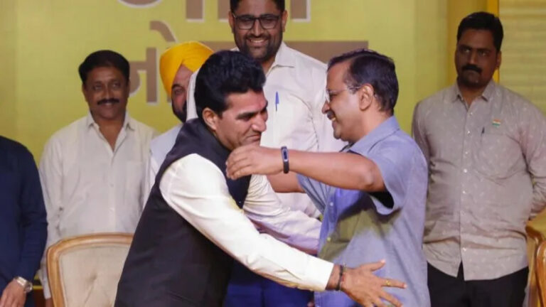 केजरीवाल ने गुजरात में AAP अध्यक्ष समेत कई नेताओं पर दर्ज FIR को बताया राजनीतिक लेकिन हकीकत छिपाई: मिस्टर अरविंद, ये मामले वसूली-मारपीट-किडनैपिंग के हैं