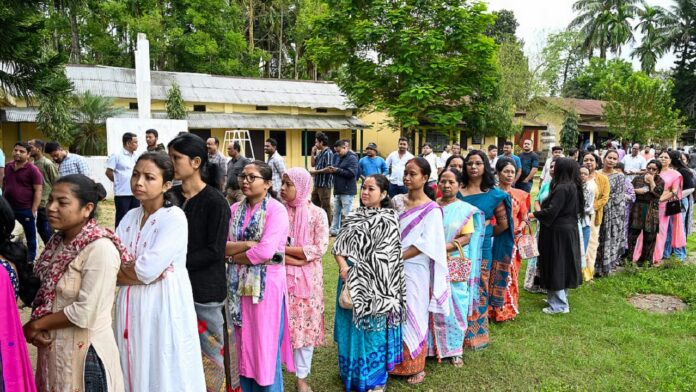 असम, केरल और पुडुचेरी में रिकॉर्ड वोटिंग, शांतिपूर्ण चुनाव खत्म, अब नतीजों  का इंतजार | Assam, Kerala aur Puducherry mein record voting, shantipurn  chunav khatam, ab natijon ka intezar
