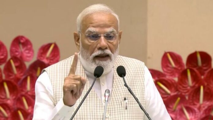 प्रधानमंत्री नरेंद्र मोदी नारी शक्ति सम्मेलन