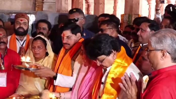 धार भोजशाला में पूजा करते मुख्यमंत्री डॉ. मोहन यादव