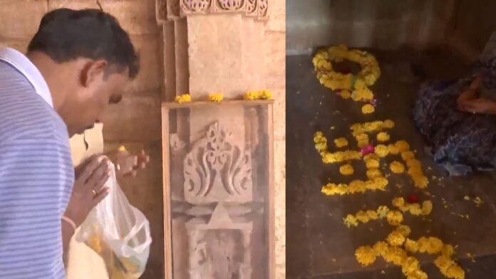 भोजशाला में पूजा करते श्रद्धालु (फोटो साभार: ANI)