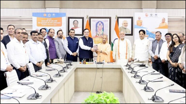 CM योगी ने लॉन्च किया ‘प्रोजेक्ट गंगा’, UP सरकार के साथ काम करेगा हिंदूजा ग्रुप: 20 लाख घरों तक पहुँचेगा हाई-स्पीड इंटरनेट, जानें क्या है युवाओं-महिलाओं के रोजगार से जुड़ा ये मेगा प्लान
