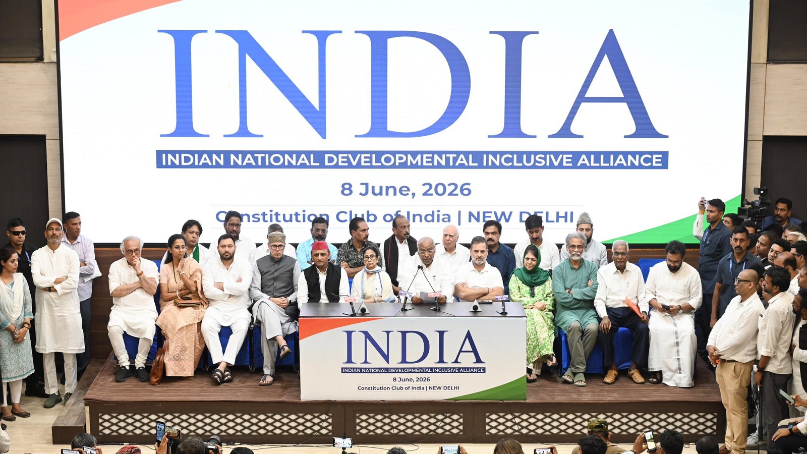 INDI गठबंधन की बैठक में आई पार्टियाँ बजा रही थी अपनी ढपली अपना राग, उधर एक झटके में 21 सांसद हो गए कम: जानें किस मजबूरी में एकजुटता का करना पड़ रहा दिखावा