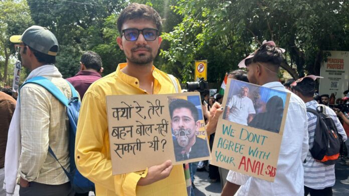 CJP के प्रदर्शन में आपत्तिजनक पोस्टर