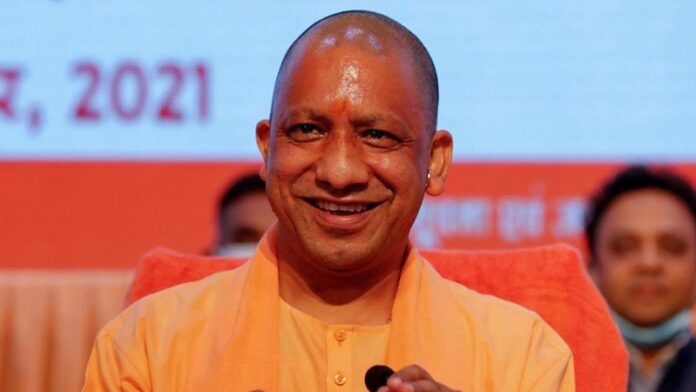 सीएम योगी आयुष्मान कार्ड