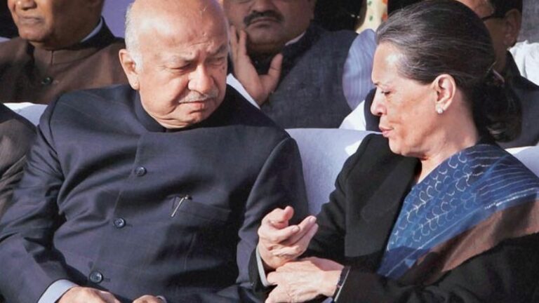 ‘कॉन्ग्रेस ने भगवा आतंकवाद बोलने को कहा’: UPA सरकार में मंत्री रहे सुशील शिंदे ने खोल दी पार्टी की असलियत, पुराना वीडियो Viral होते ही भड़के आम लोग