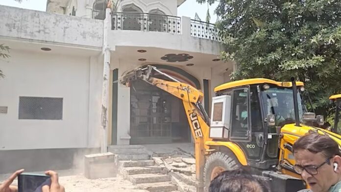 ट्रोनिका सिटी अवैध मजार