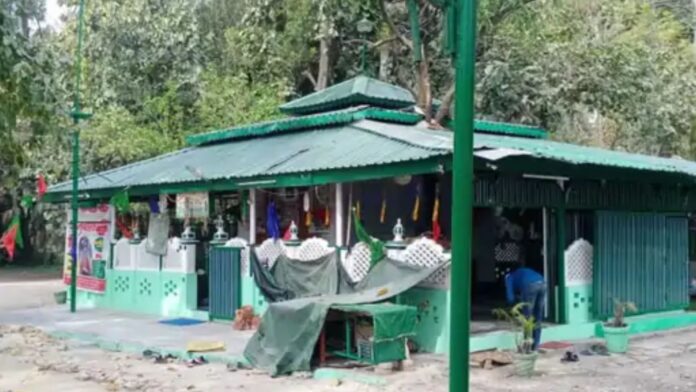 देहरादून में सरकारी जमीन पर बनी मजार (फोटो साभार: दैनिक भास्कर)