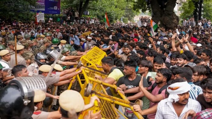 CJP प्रोटेस्ट 2500 अपराधी