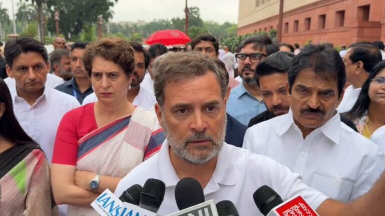 हर दिन नई माँग, हर जवाब पर नई शर्त: राहुल गाँधी ने प्रोटेस्ट के नाम पर शुरू किया प्रोपेगेंडा, अपने ‘पेपर लीक’ इतिहास का दे पाओगे जवाब?