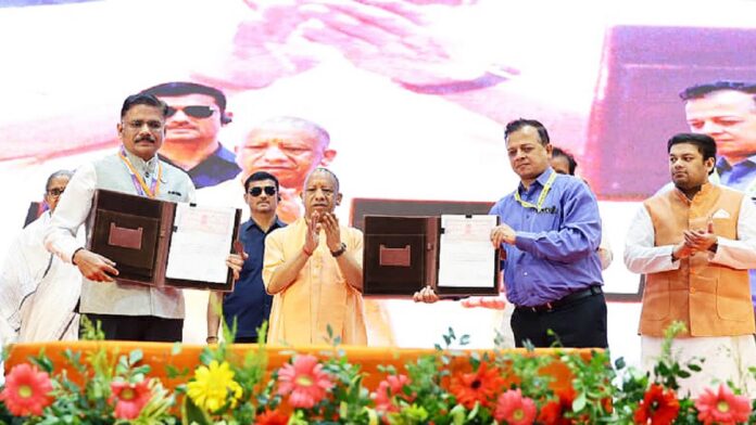 वाराणसी में मुख्यमंत्री योगी आदित्यनाथ