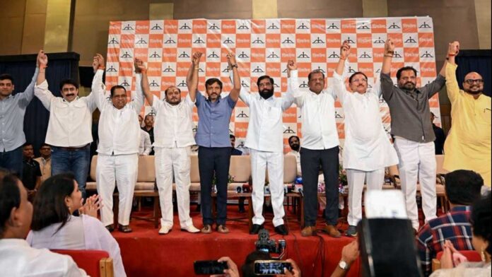 शिवसेना (UBT) के 6 सांसद शिंदे गुट में हुए हैं शामिल