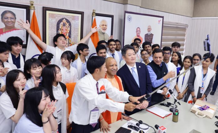 CM YOGI JAPAN STUDENTS