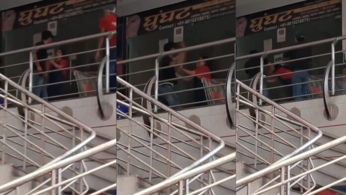 Ghaziabad mall Incident